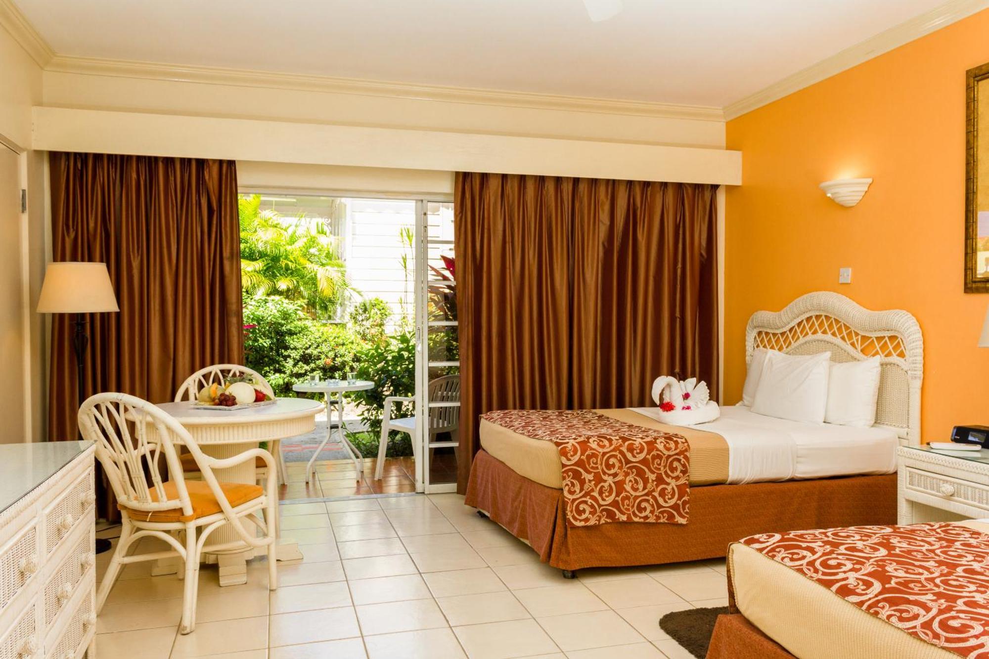 Bay Gardens Hotel Gros Islet Exterior photo