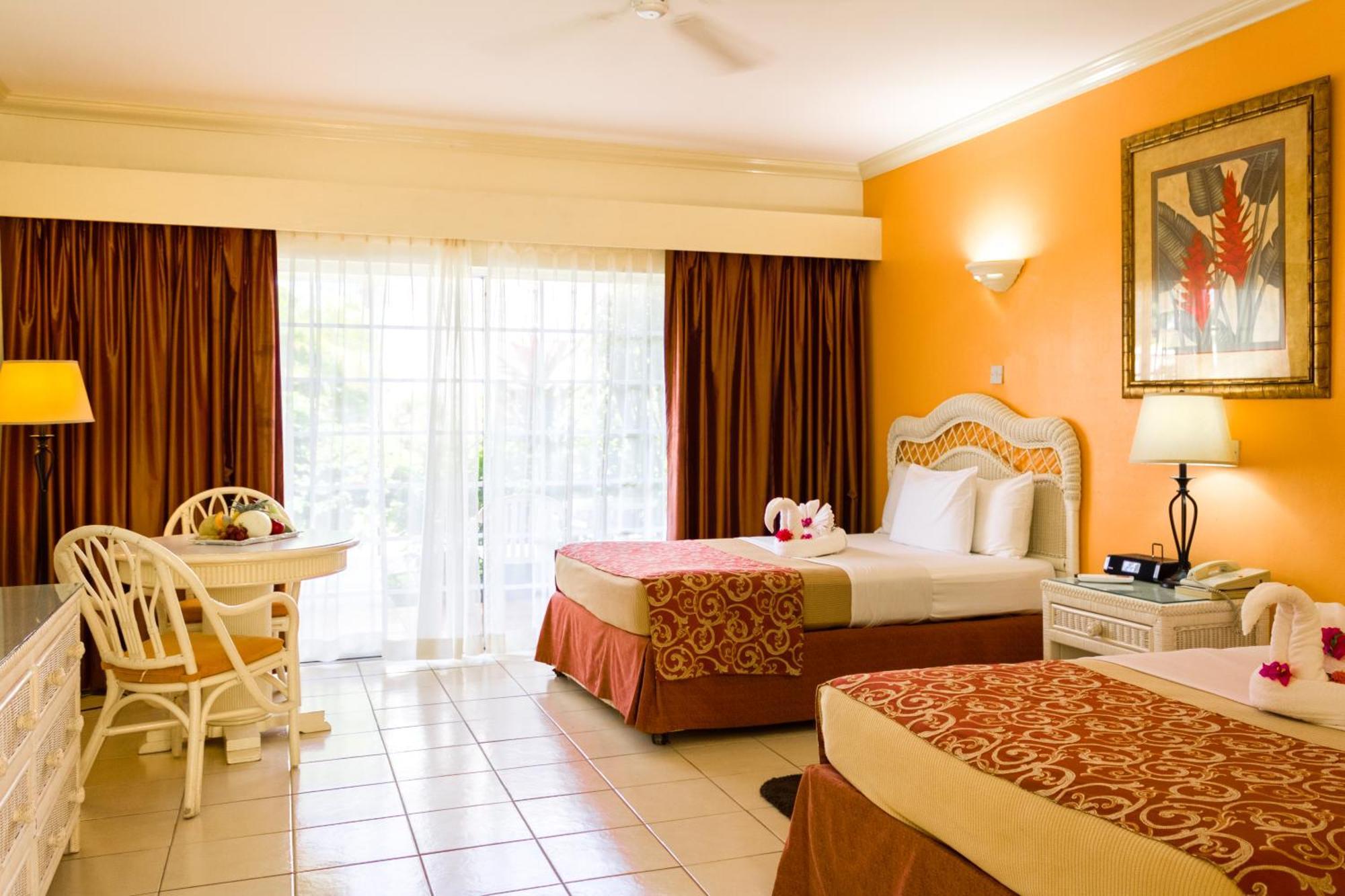 Bay Gardens Hotel Gros Islet Exterior photo